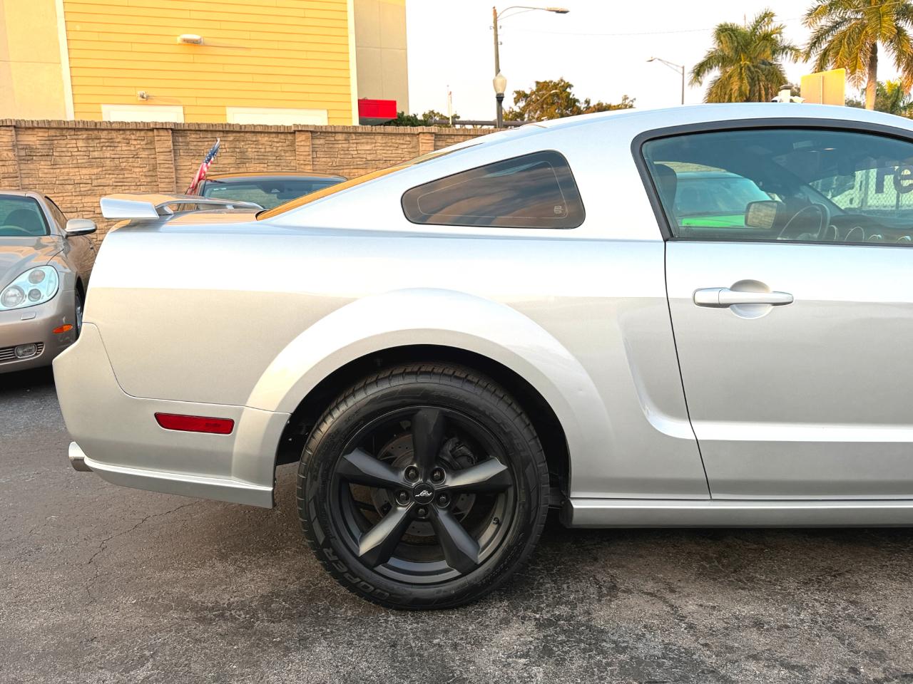 Ford Mustang GT Deluxe Coupe 2005