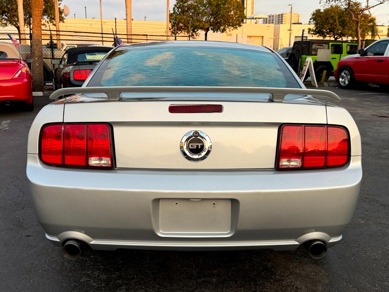 Ford Mustang GT Deluxe Coupe 2005