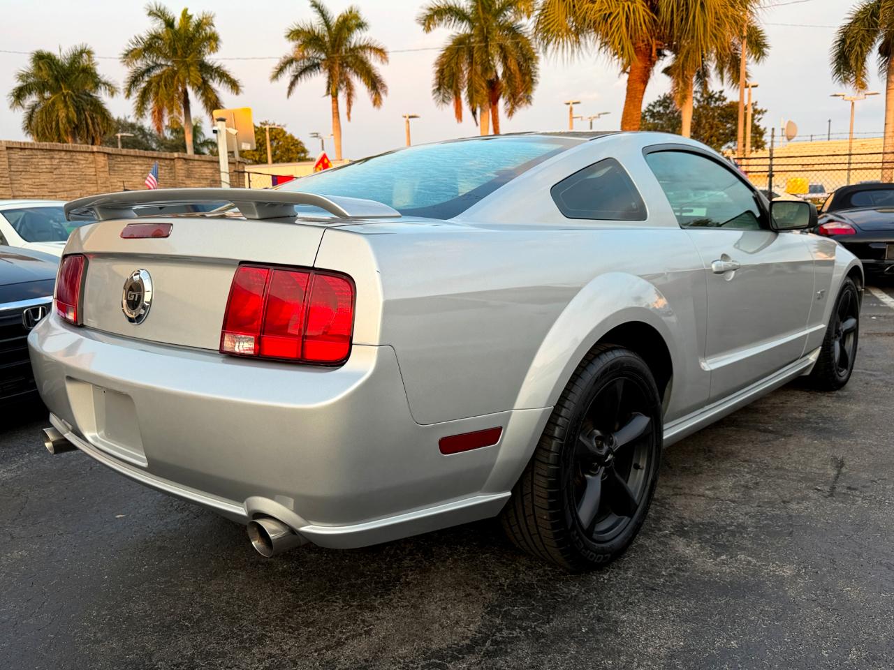 Ford Mustang GT Deluxe Coupe 2005
