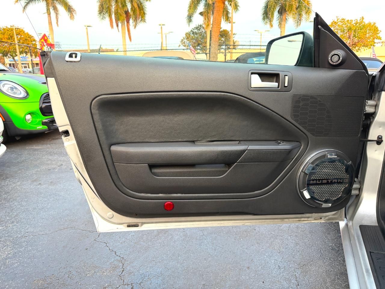 Ford Mustang GT Deluxe Coupe 2005