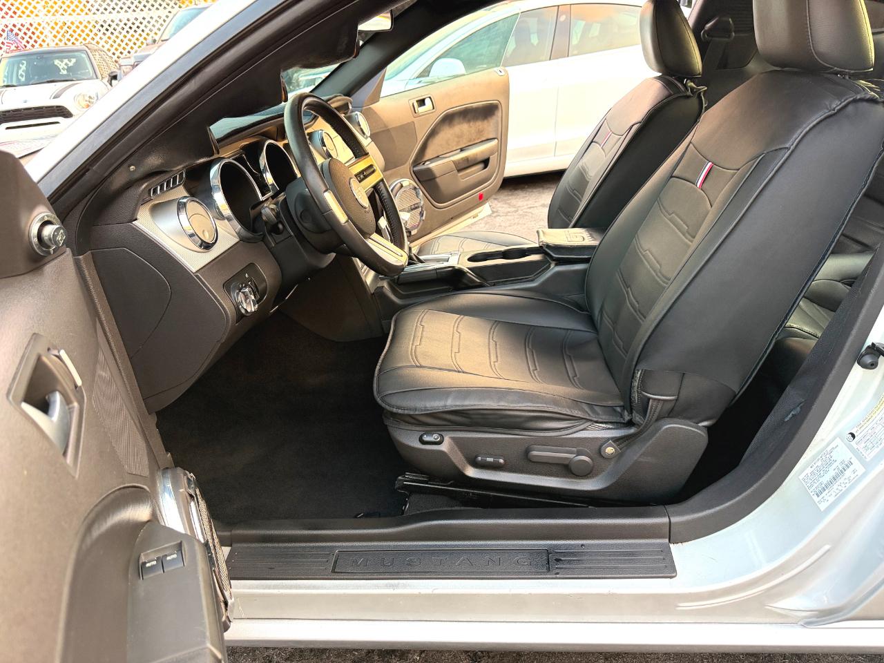 Ford Mustang GT Deluxe Coupe 2005