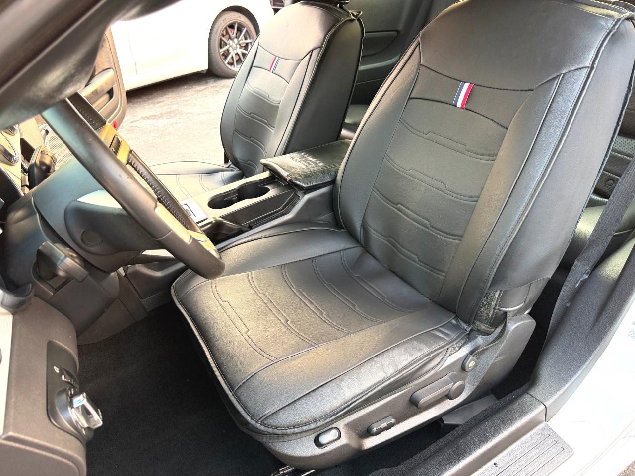 Ford Mustang GT Deluxe Coupe 2005