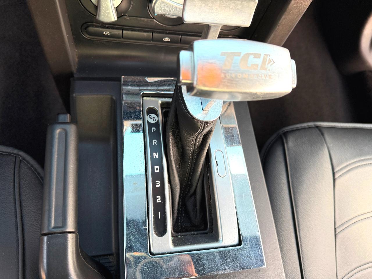 Ford Mustang GT Deluxe Coupe 2005