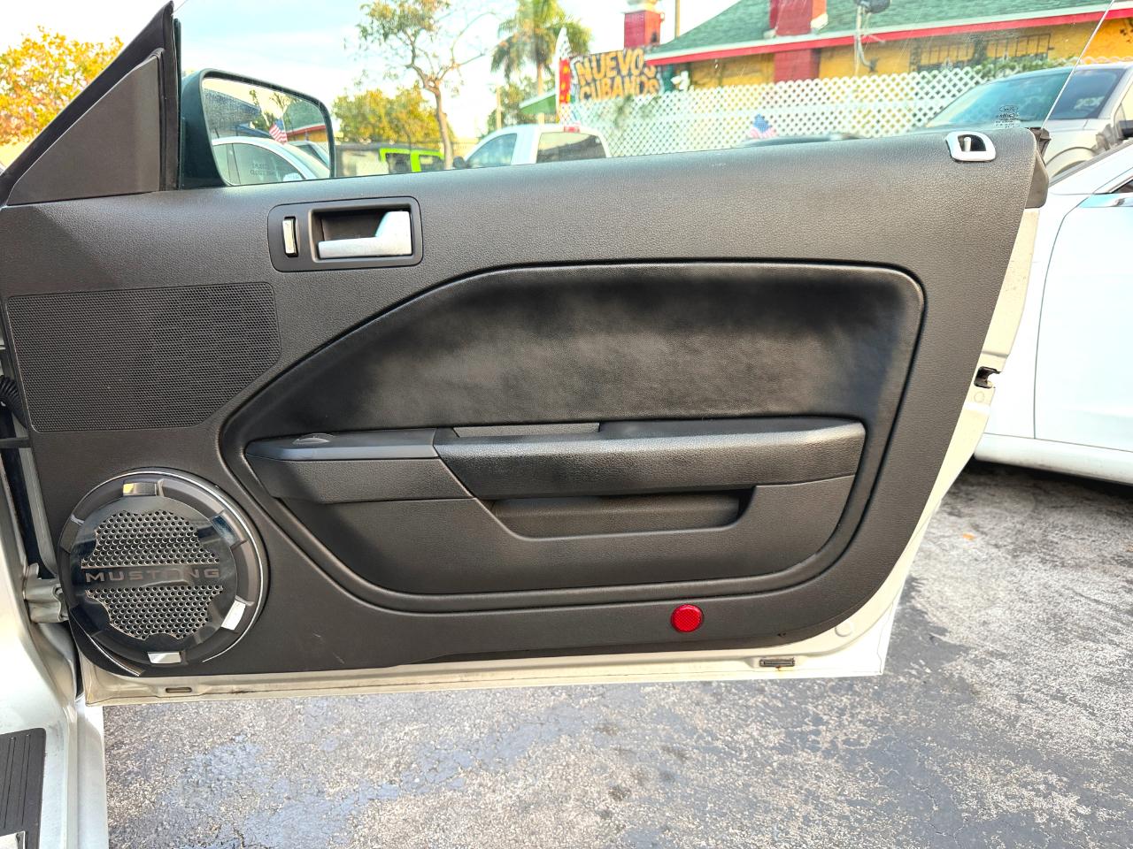 Ford Mustang GT Deluxe Coupe 2005