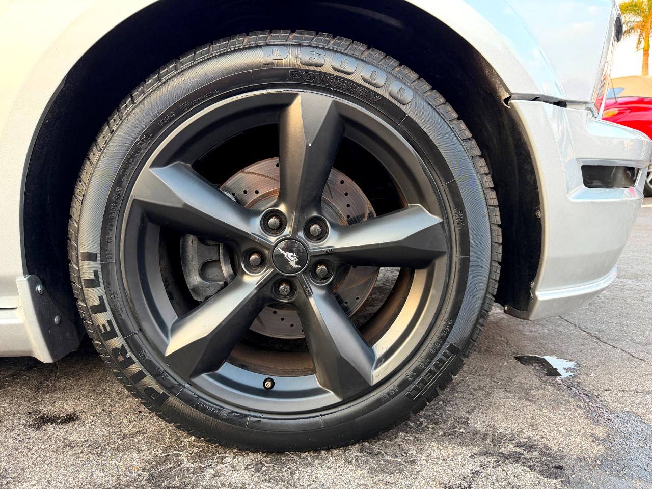 Ford Mustang GT Deluxe Coupe 2005