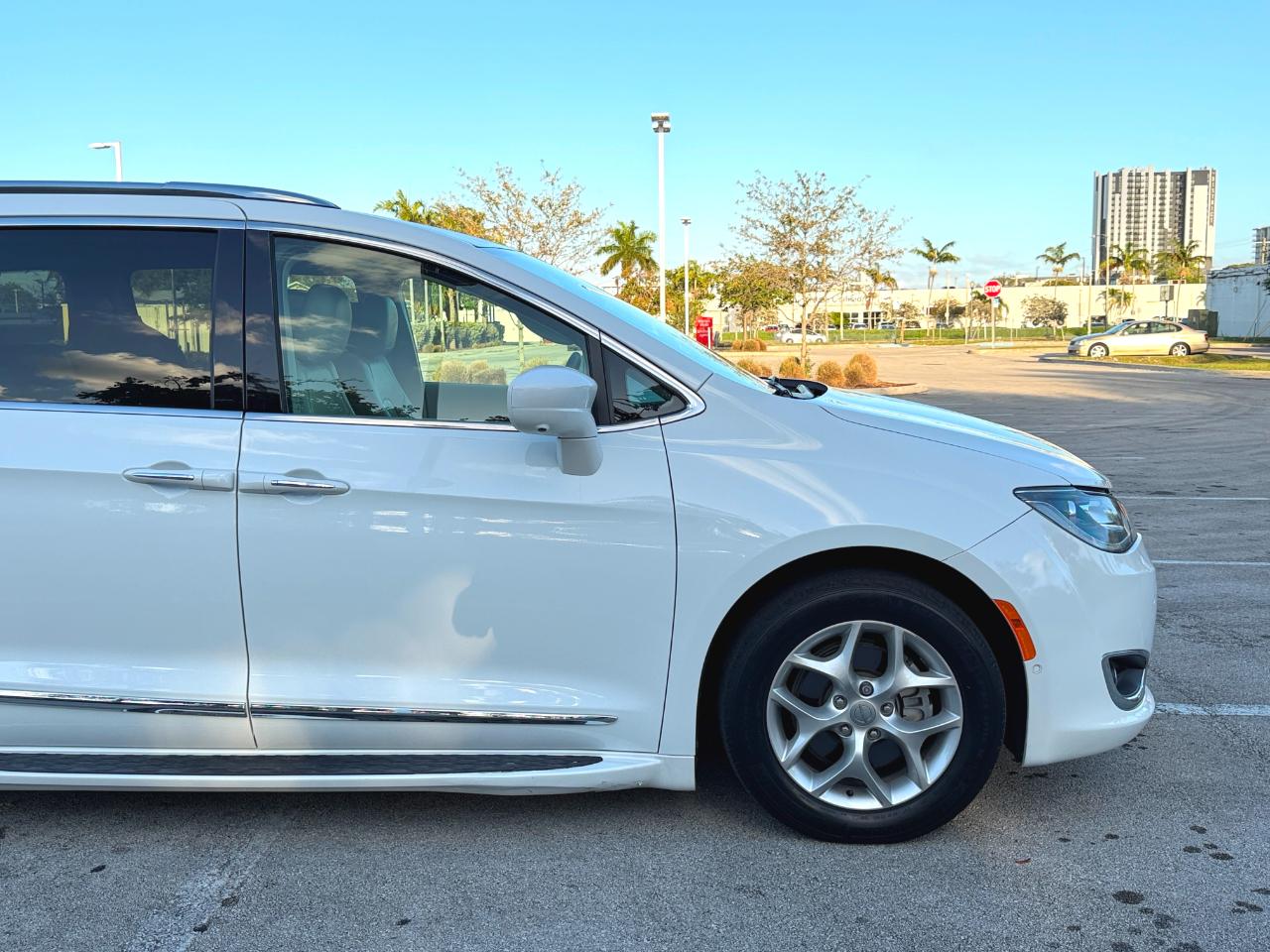 Chrysler Pacifica Touring-L Plus 2019