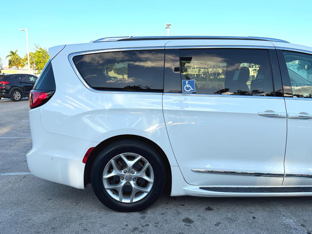 Chrysler Pacifica Touring-L Plus 2019