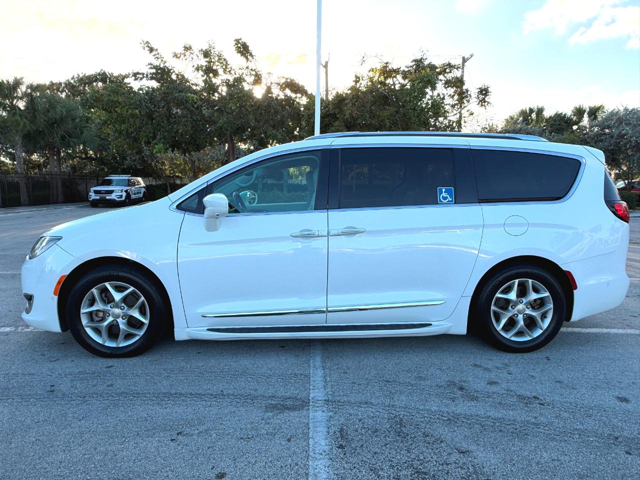 Chrysler Pacifica Touring-L Plus 2019