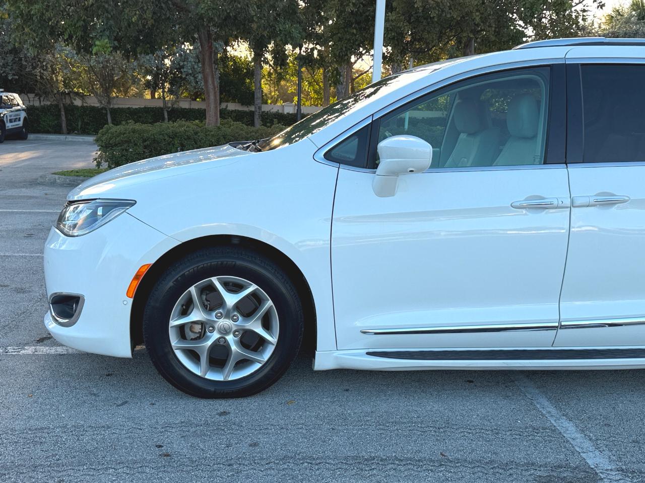 Chrysler Pacifica Touring-L Plus 2019