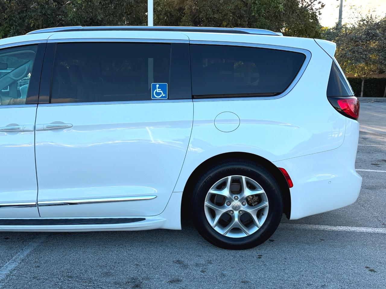 Chrysler Pacifica Touring-L Plus 2019