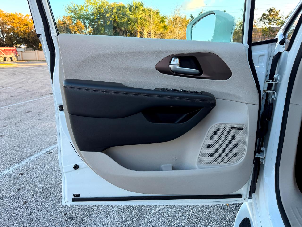 Chrysler Pacifica Touring-L Plus 2019