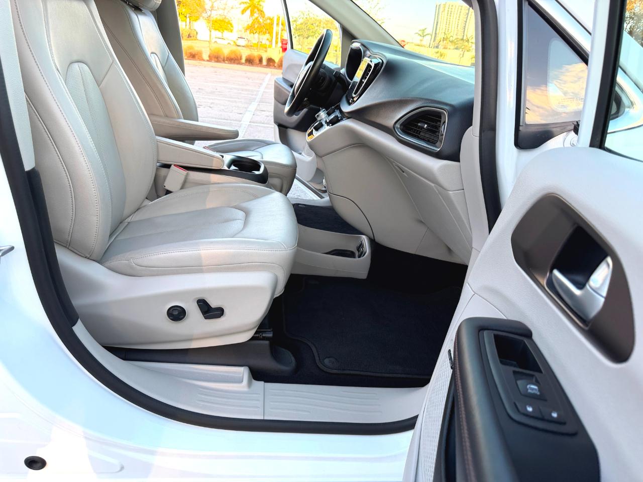 Chrysler Pacifica Touring-L Plus 2019