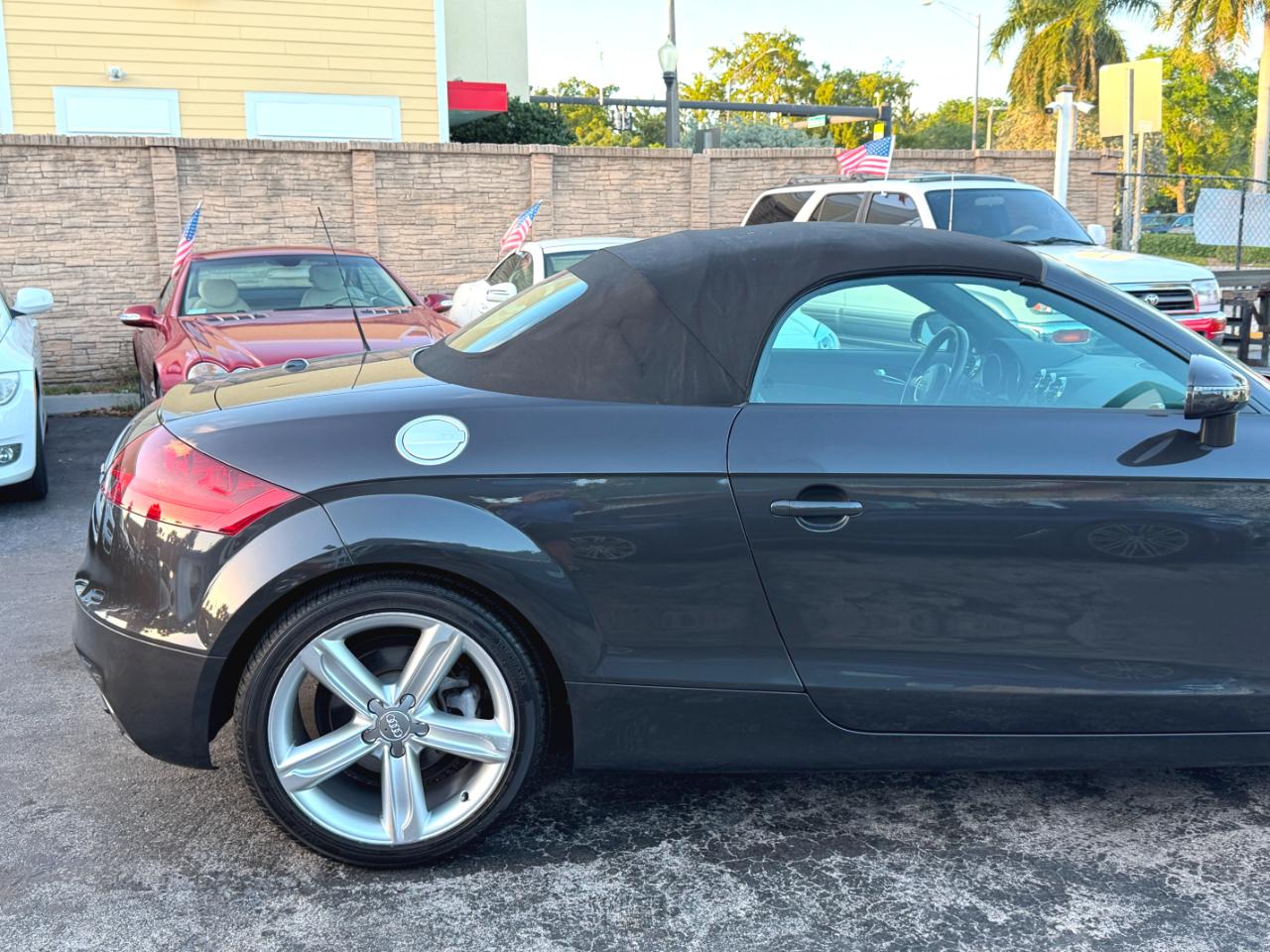 Audi TT 2.0T Roadster quattro S tronic 2011