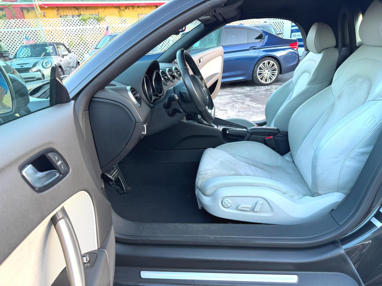 Audi TT 2.0T Roadster quattro S tronic 2011