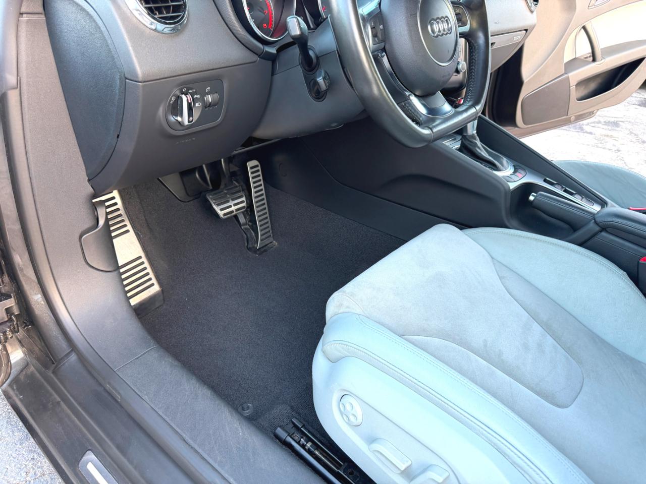 Audi TT 2.0T Roadster quattro S tronic 2011