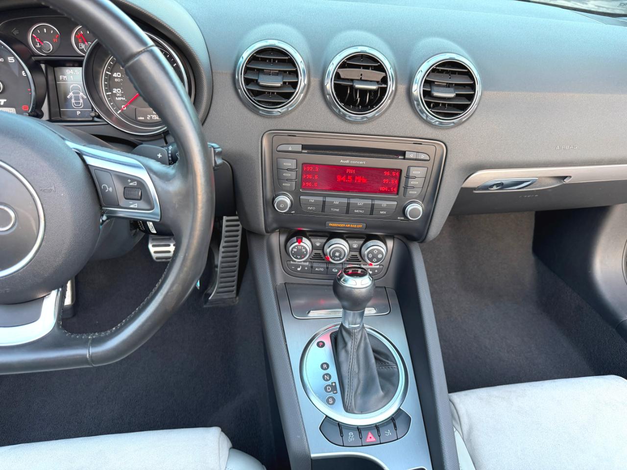 Audi TT 2.0T Roadster quattro S tronic 2011