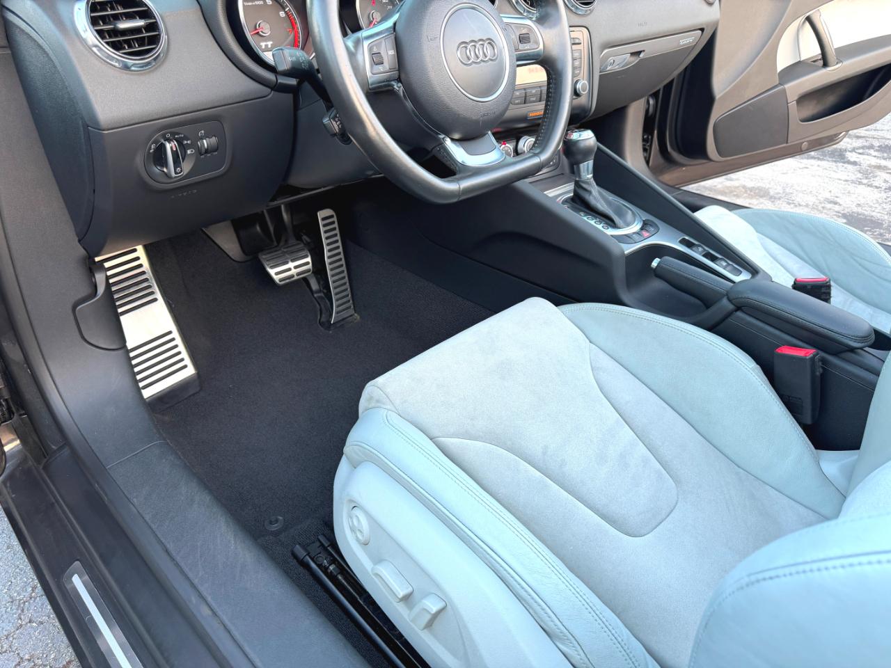 Audi TT 2.0T Roadster quattro S tronic 2011