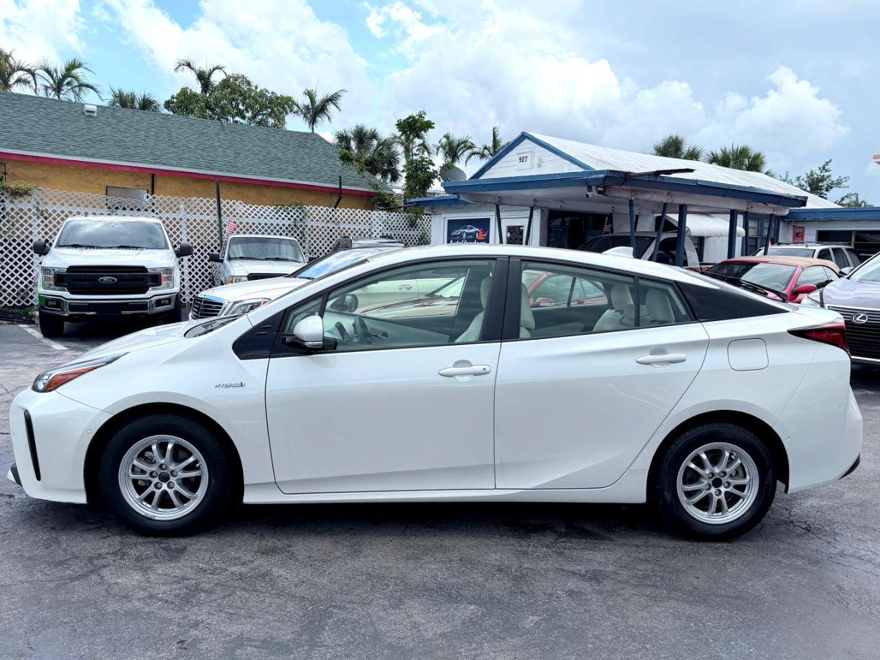 Toyota Prius L Eco 2020