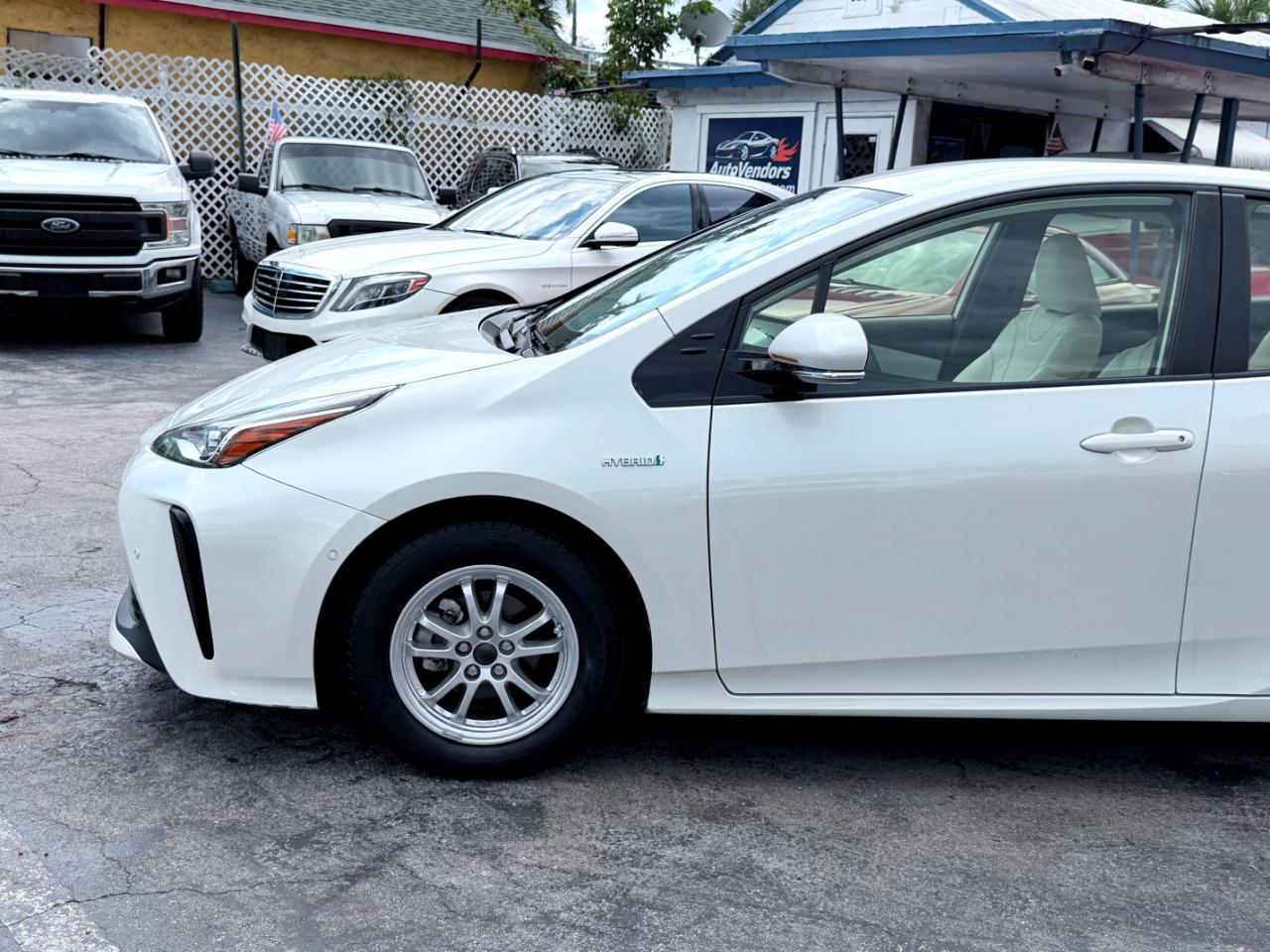 Toyota Prius L Eco 2020