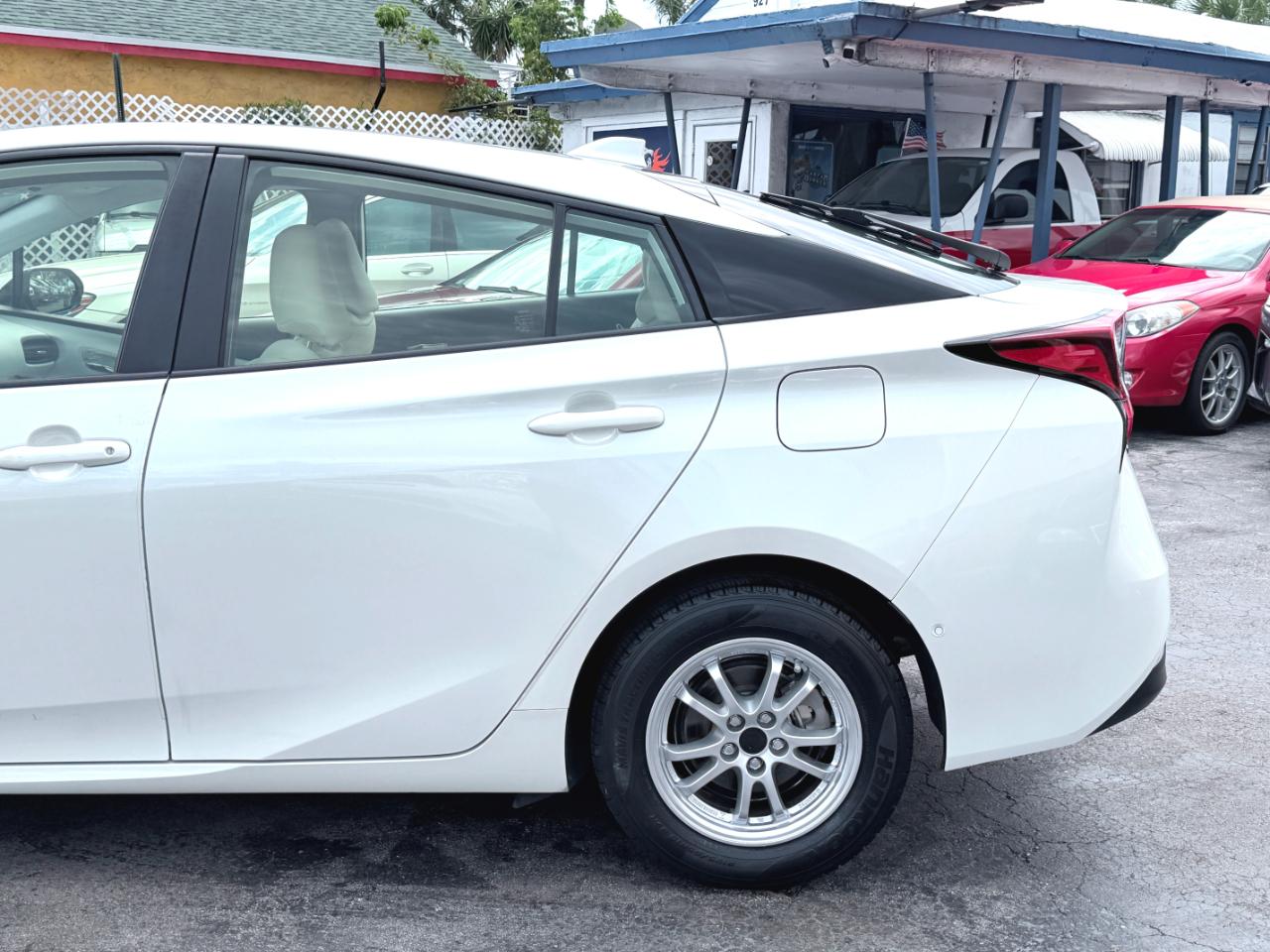 Toyota Prius L Eco 2020