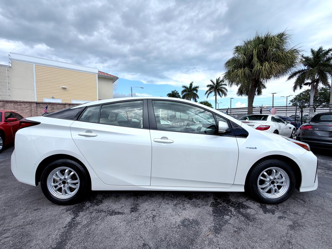 Toyota Prius L Eco 2020
