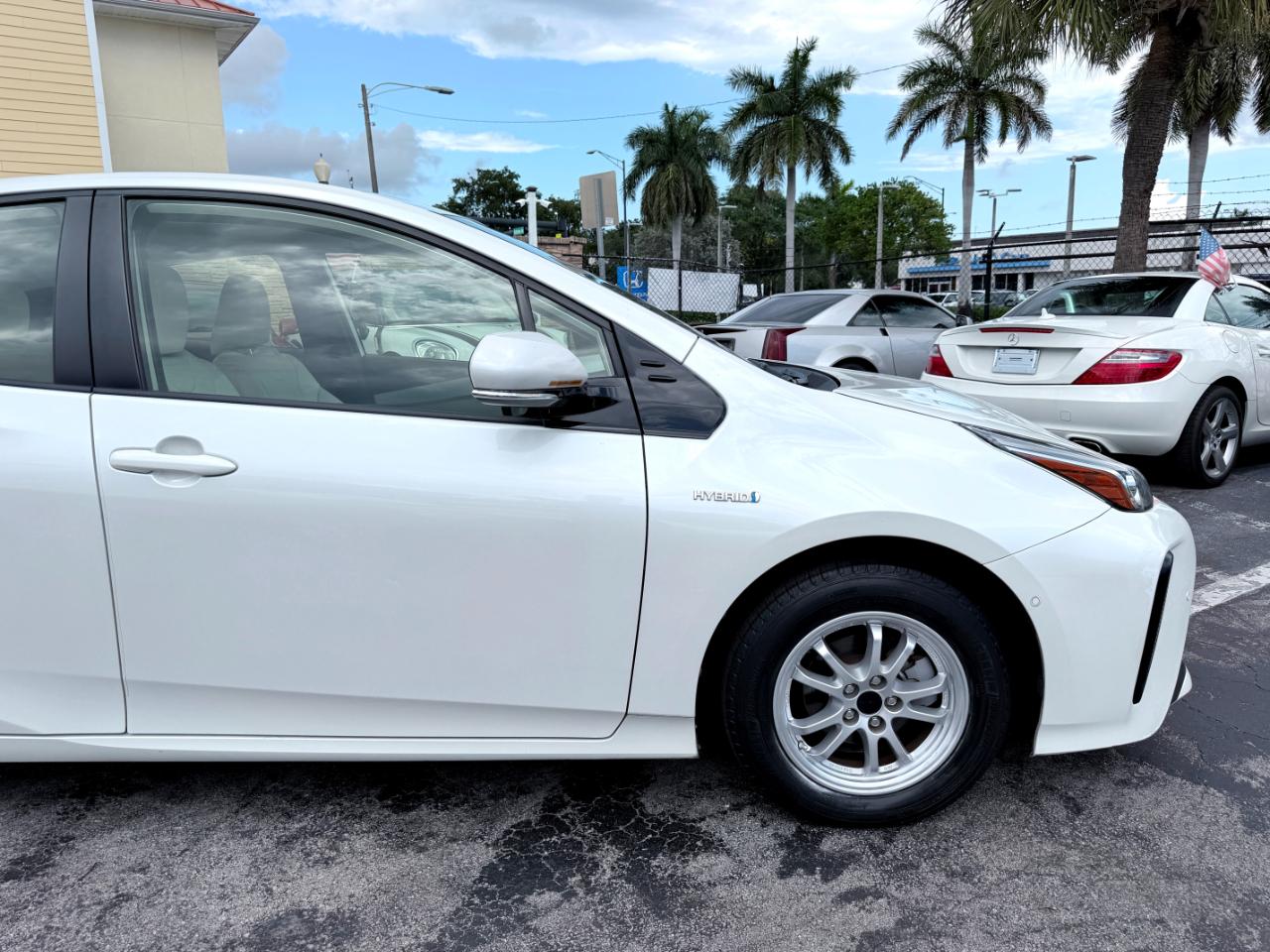 Toyota Prius L Eco 2020
