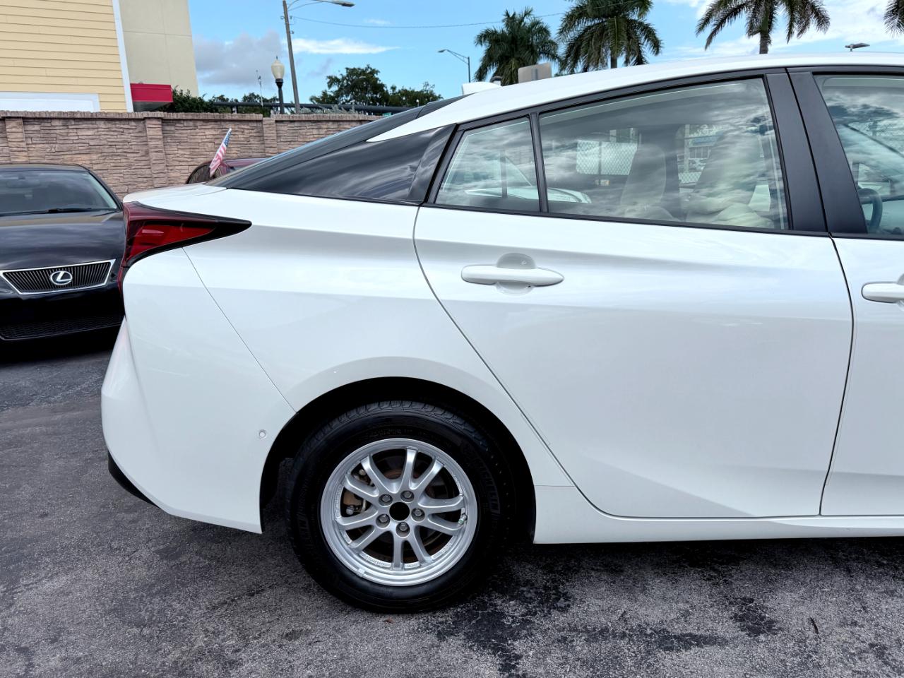 Toyota Prius L Eco 2020