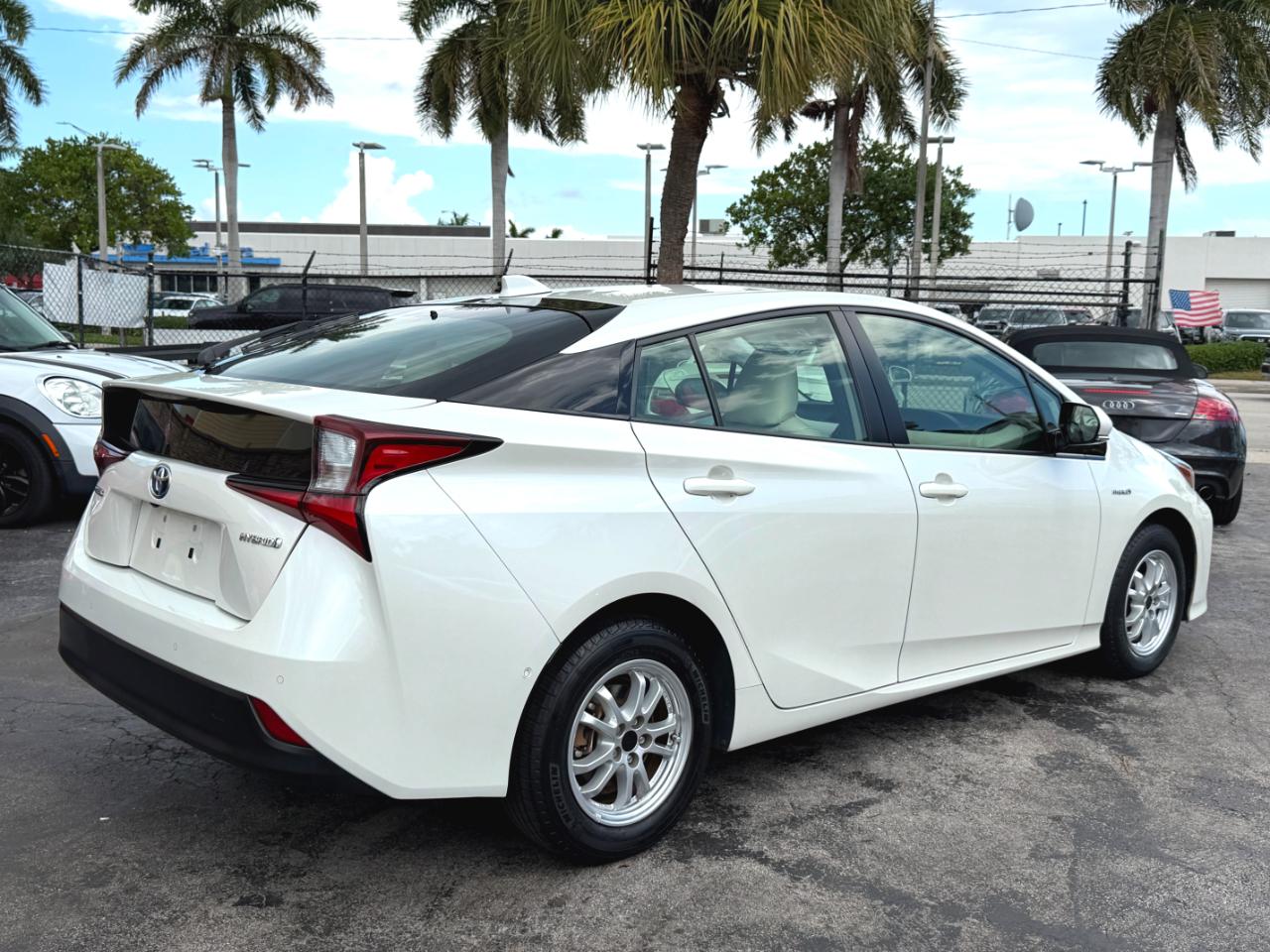 Toyota Prius L Eco 2020