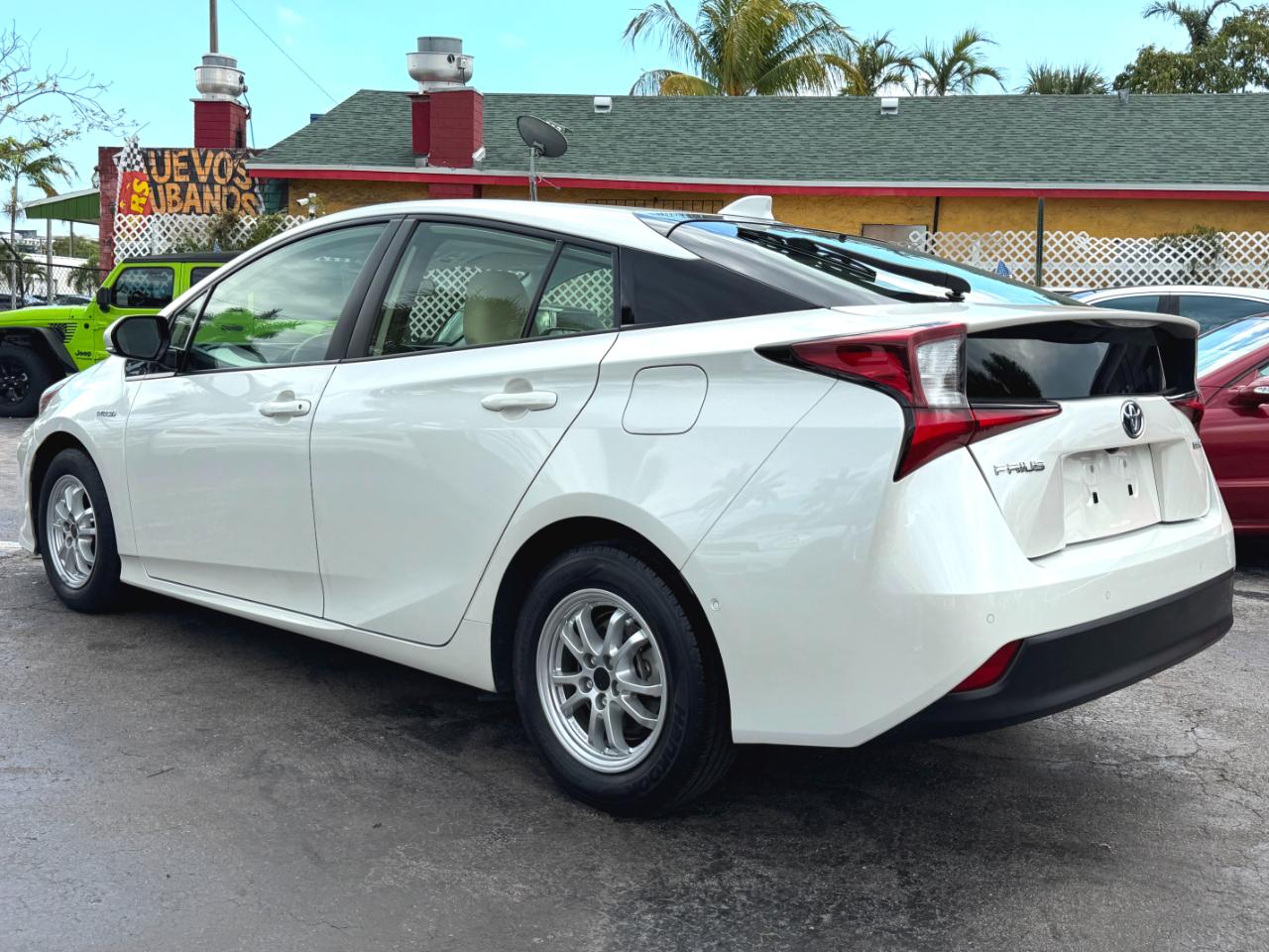 Toyota Prius L Eco 2020