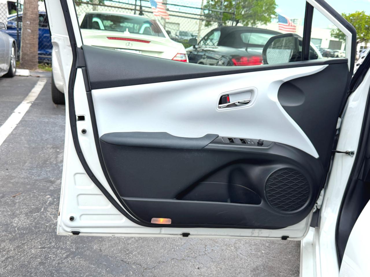Toyota Prius L Eco 2020