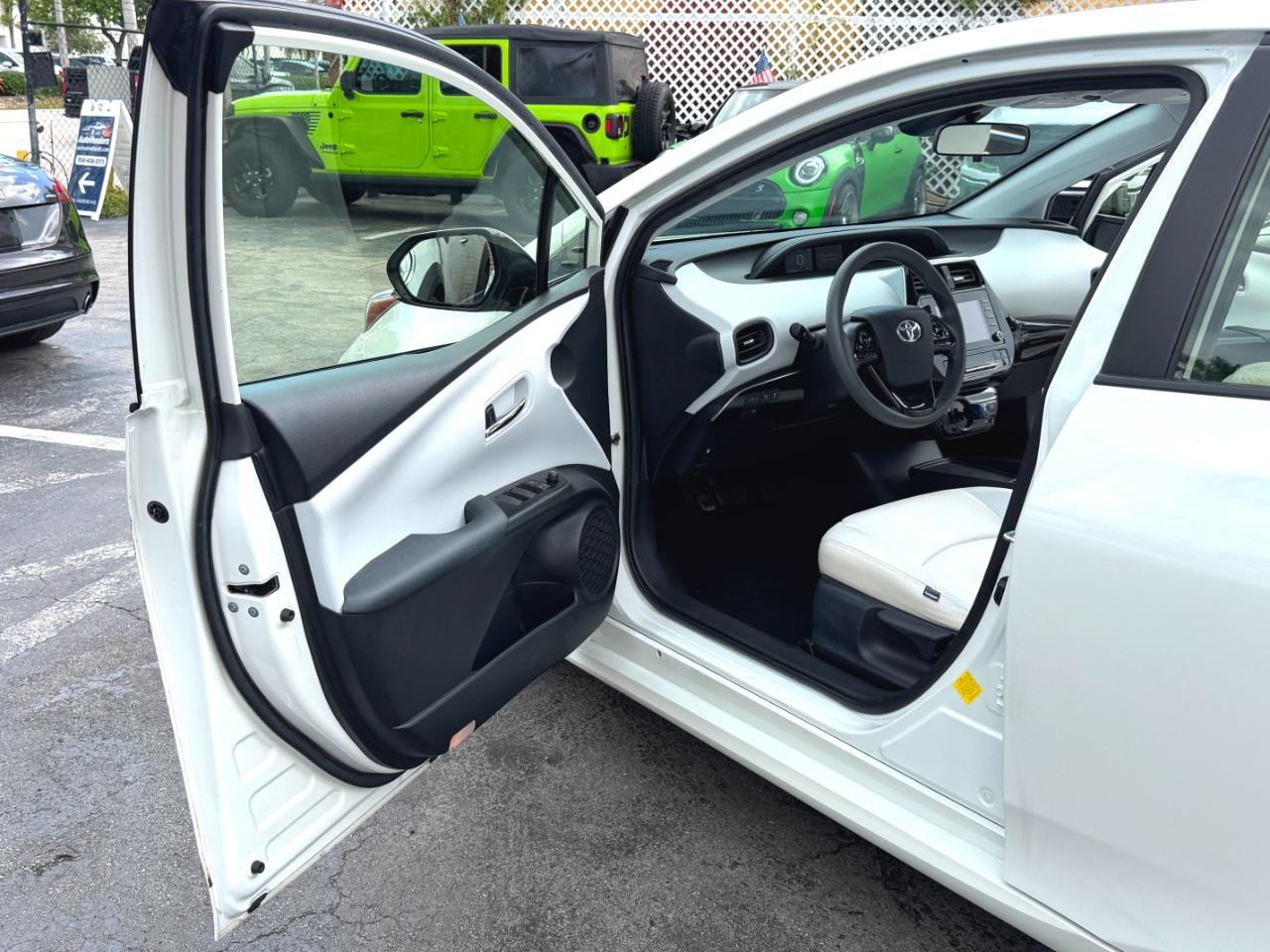 Toyota Prius L Eco 2020