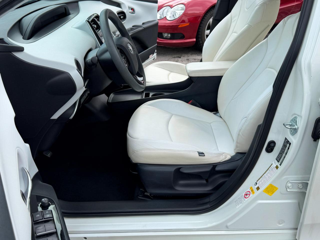 Toyota Prius L Eco 2020
