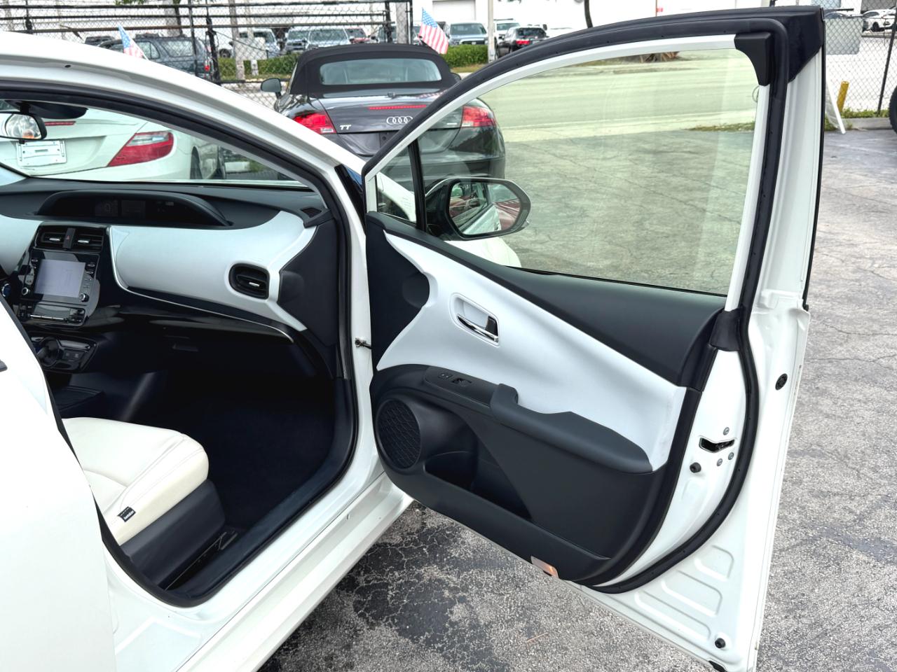 Toyota Prius L Eco 2020
