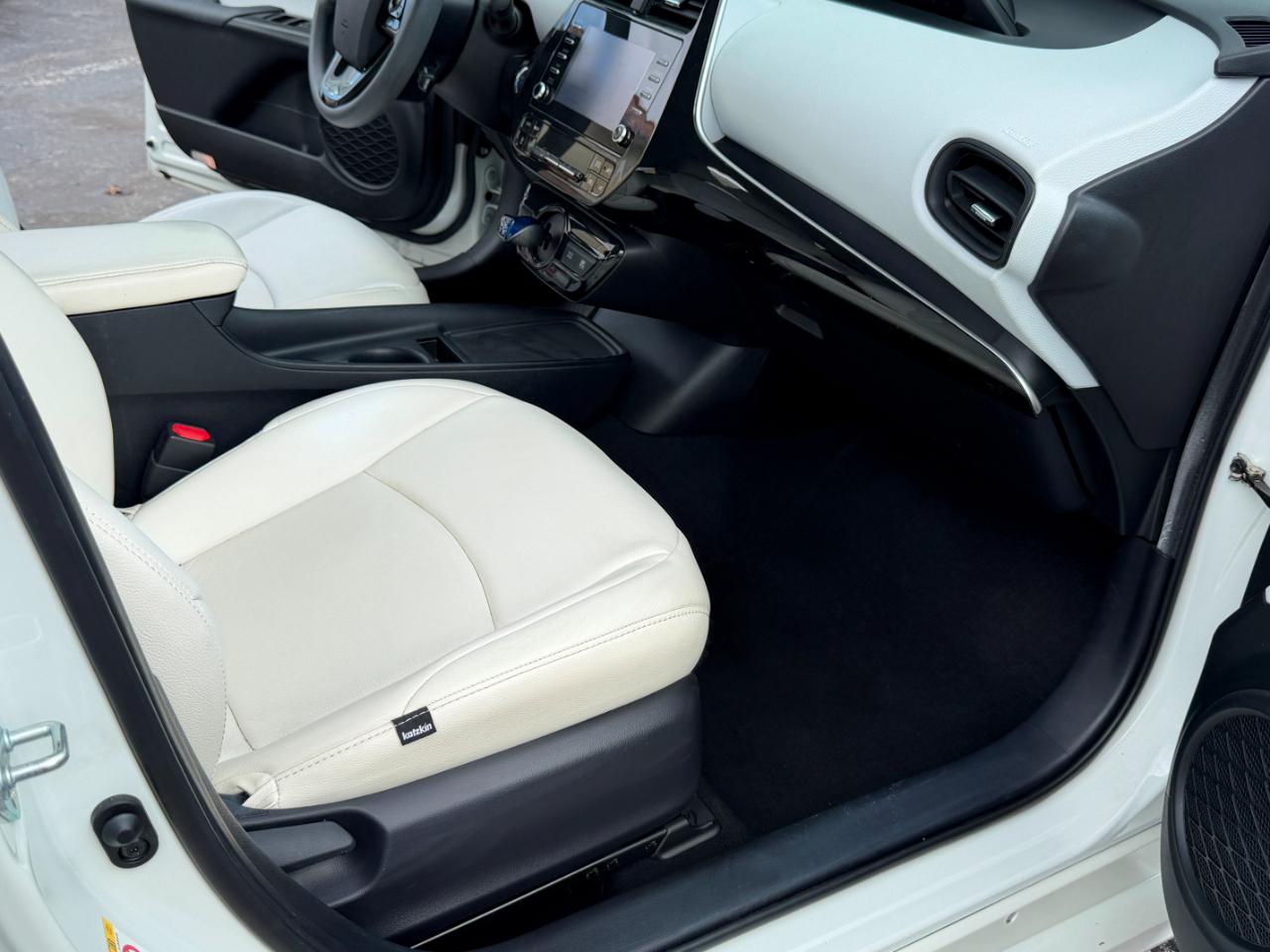 Toyota Prius L Eco 2020
