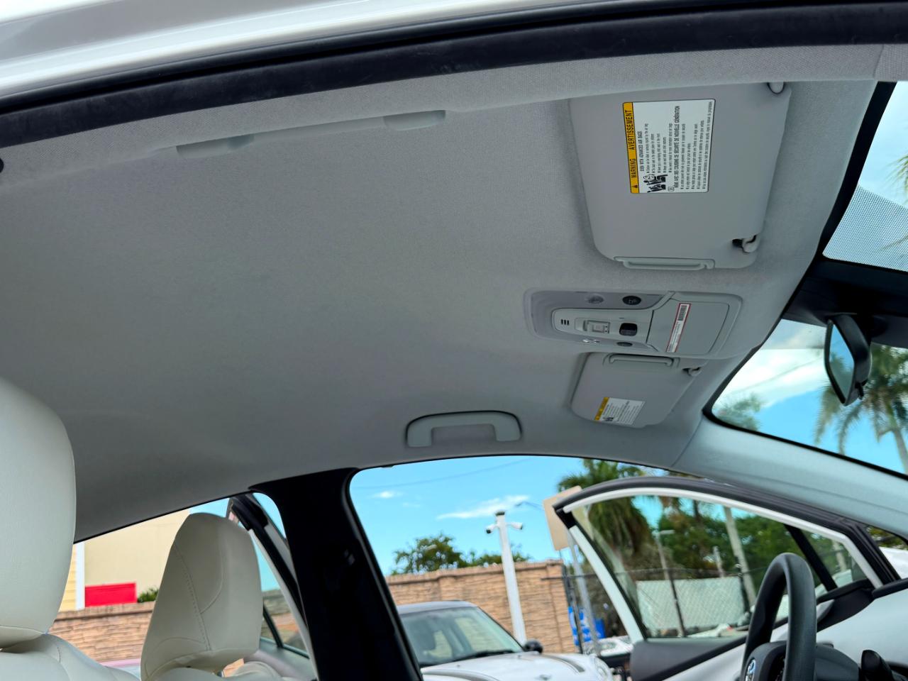 Toyota Prius L Eco 2020