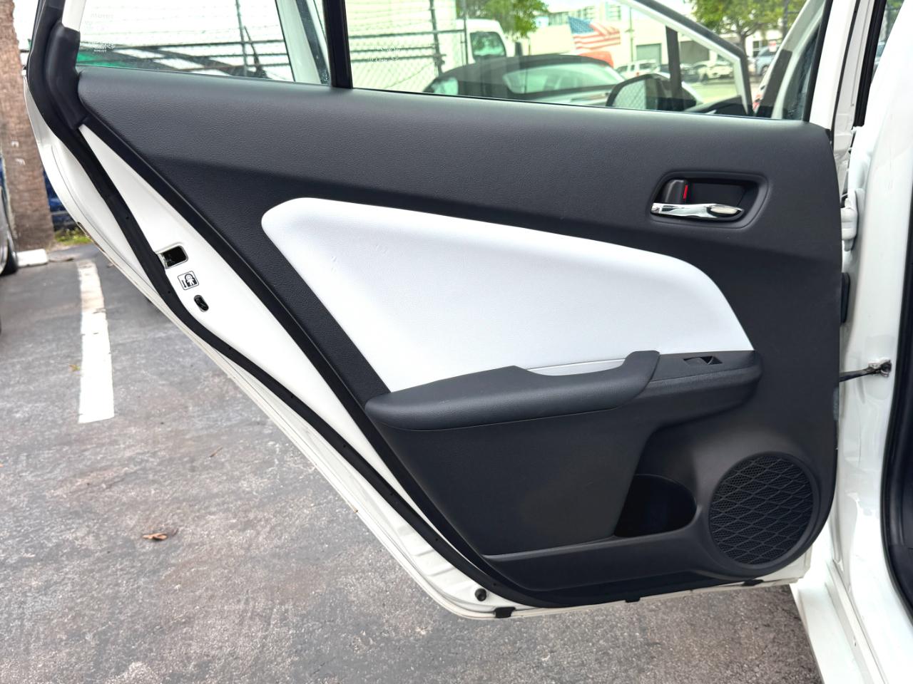 Toyota Prius L Eco 2020