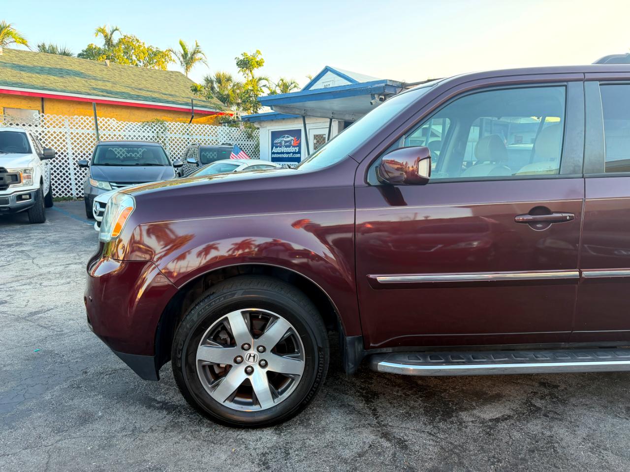 Honda Pilot Touring 2WD 5-Spd AT with DVD 2012