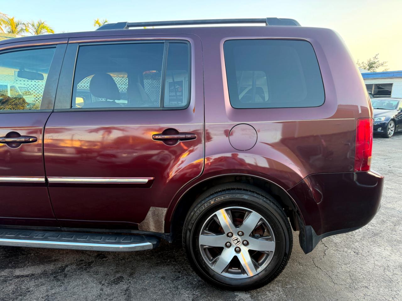 Honda Pilot Touring 2WD 5-Spd AT with DVD 2012