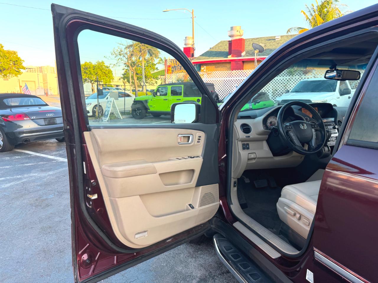 Honda Pilot Touring 2WD 5-Spd AT with DVD 2012