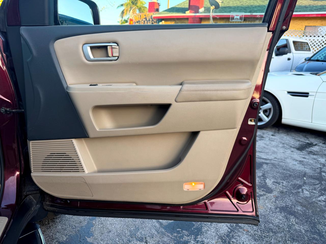 Honda Pilot Touring 2WD 5-Spd AT with DVD 2012