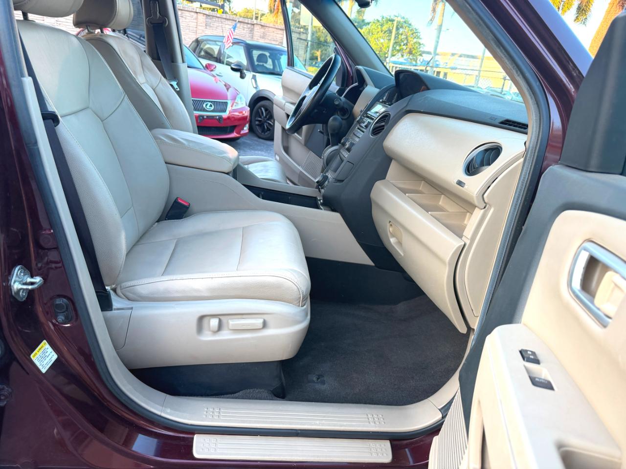 Honda Pilot Touring 2WD 5-Spd AT with DVD 2012