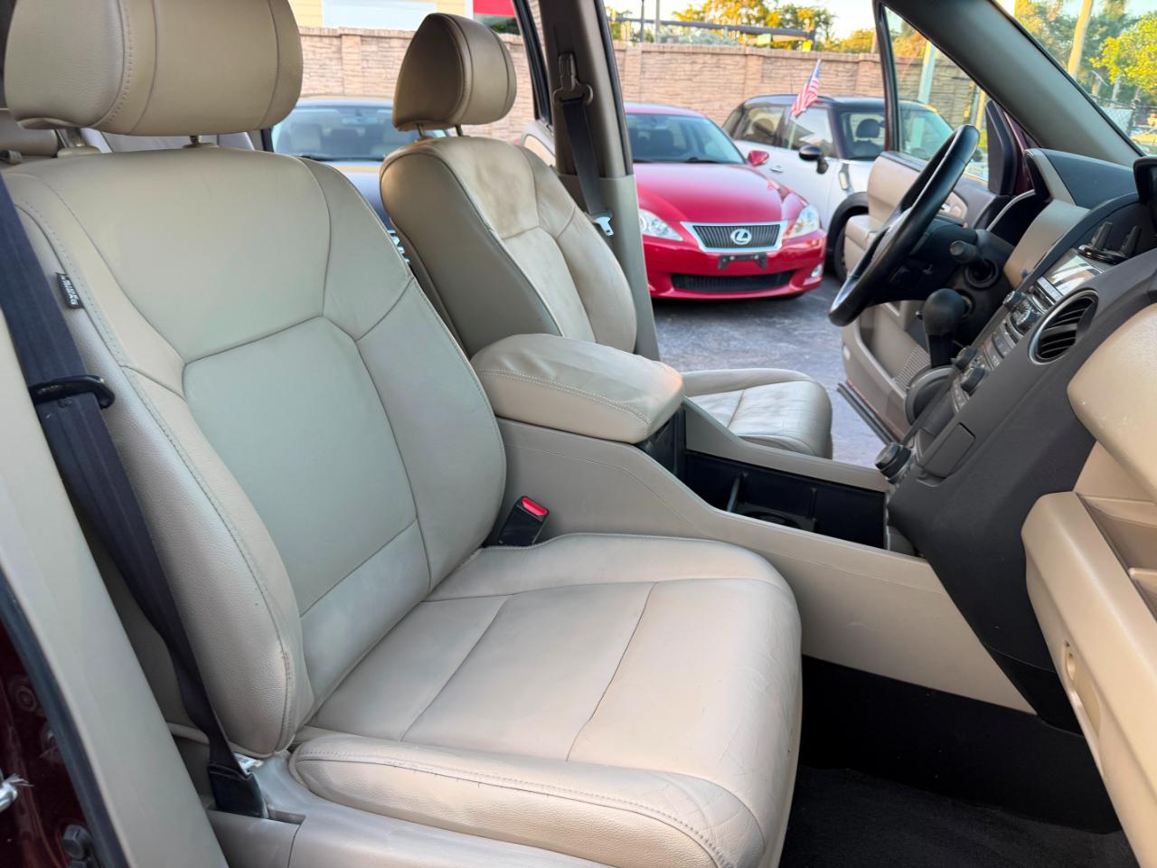 Honda Pilot Touring 2WD 5-Spd AT with DVD 2012