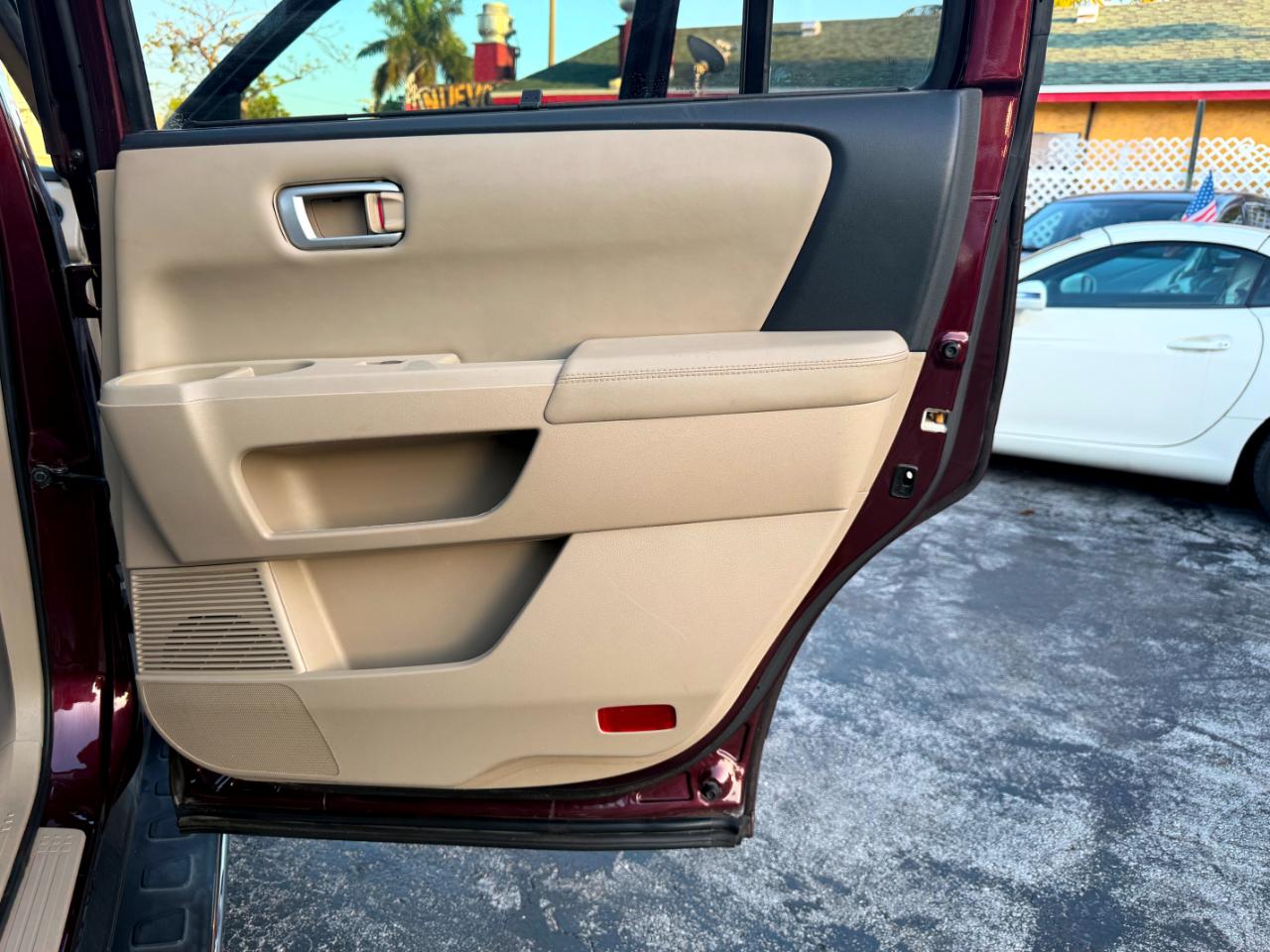 Honda Pilot Touring 2WD 5-Spd AT with DVD 2012
