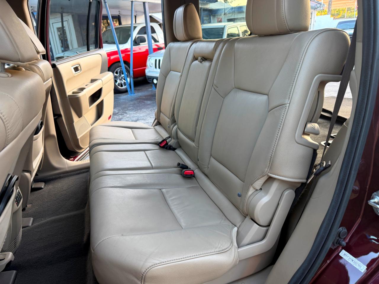 Honda Pilot Touring 2WD 5-Spd AT with DVD 2012