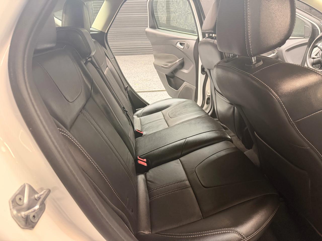 Ford Focus Titanium Hatch 2014