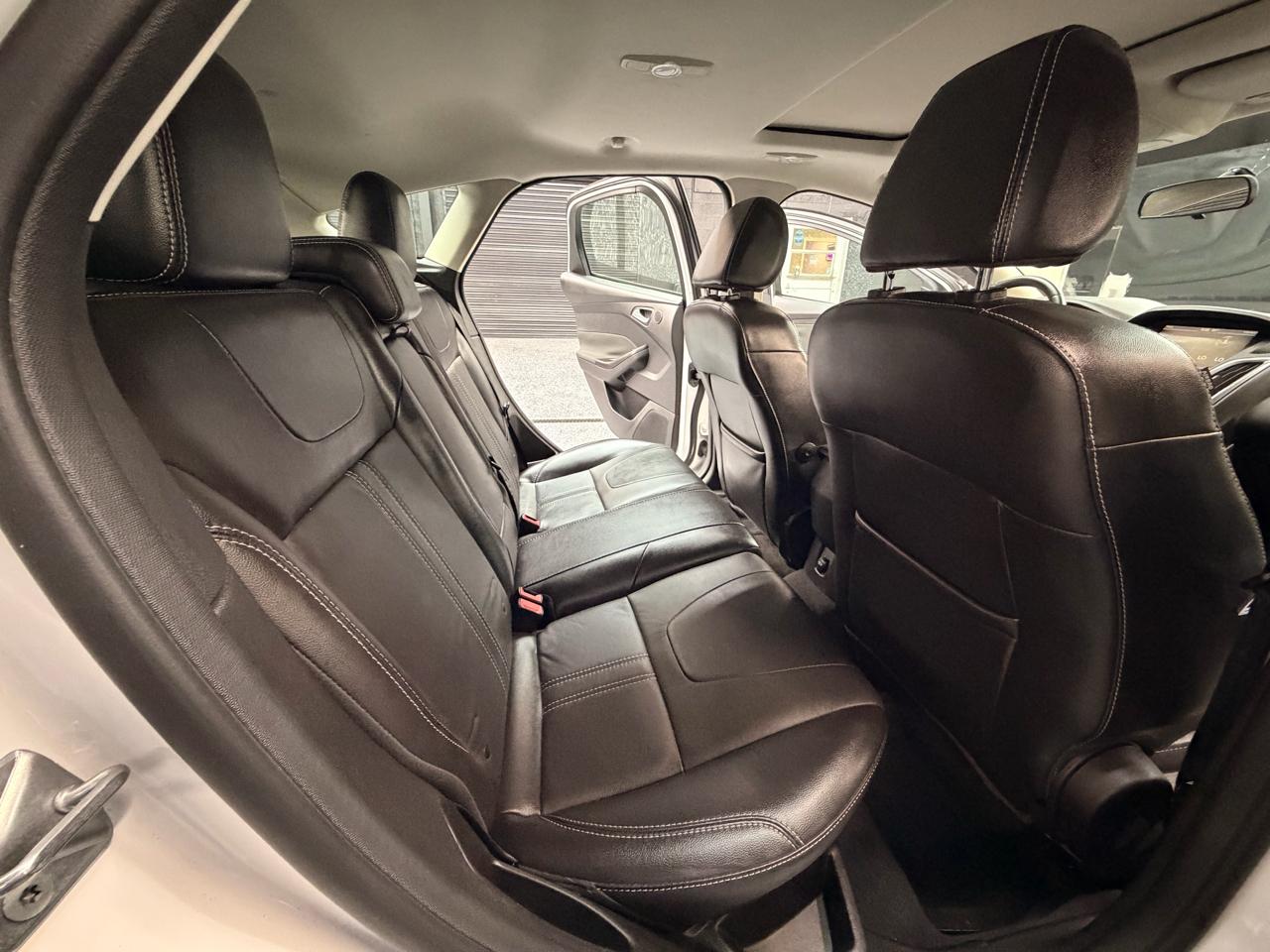 Ford Focus Titanium Hatch 2014