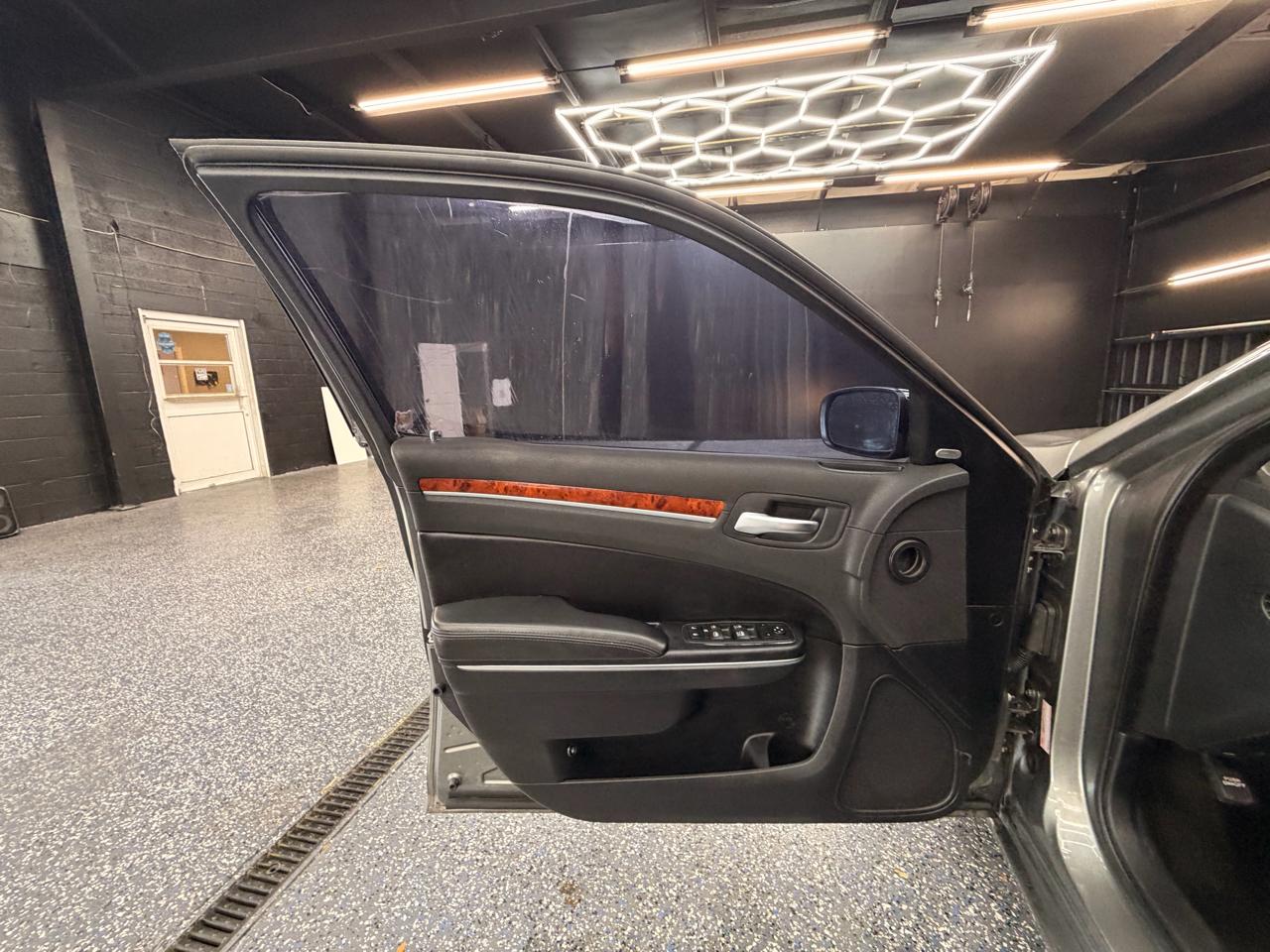 Chrysler 300 Limited RWD 2012