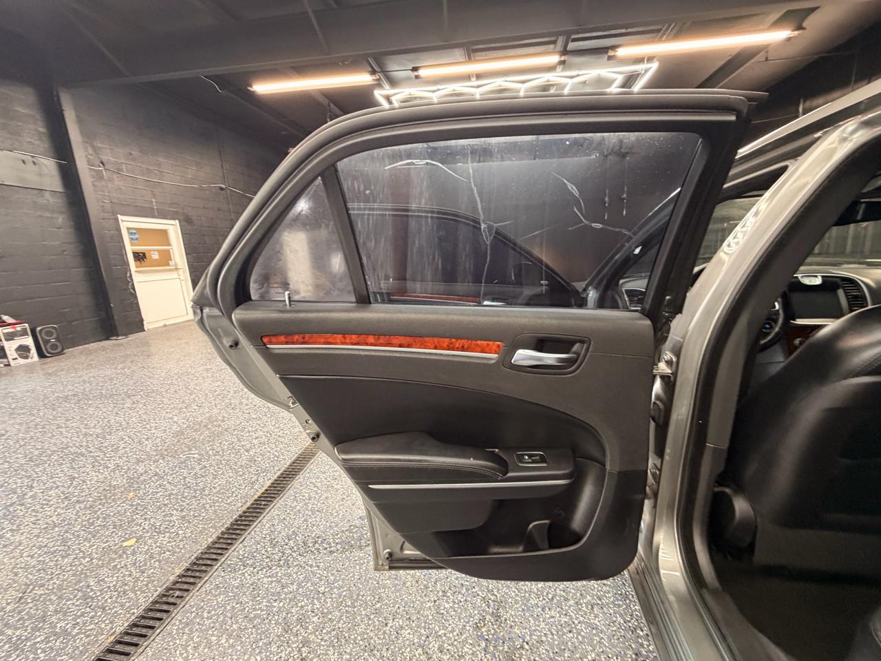 Chrysler 300 Limited RWD 2012