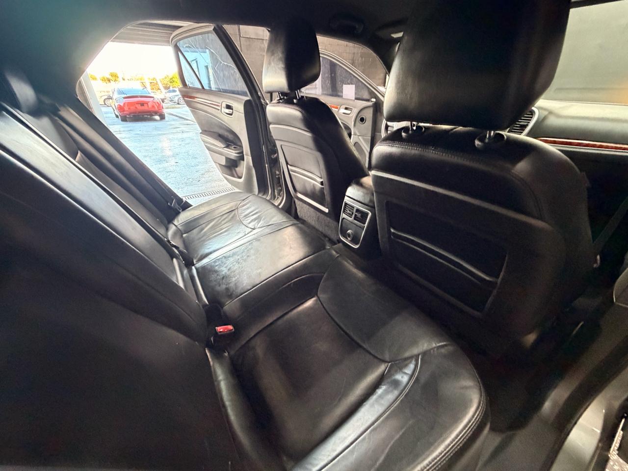 Chrysler 300 Limited RWD 2012