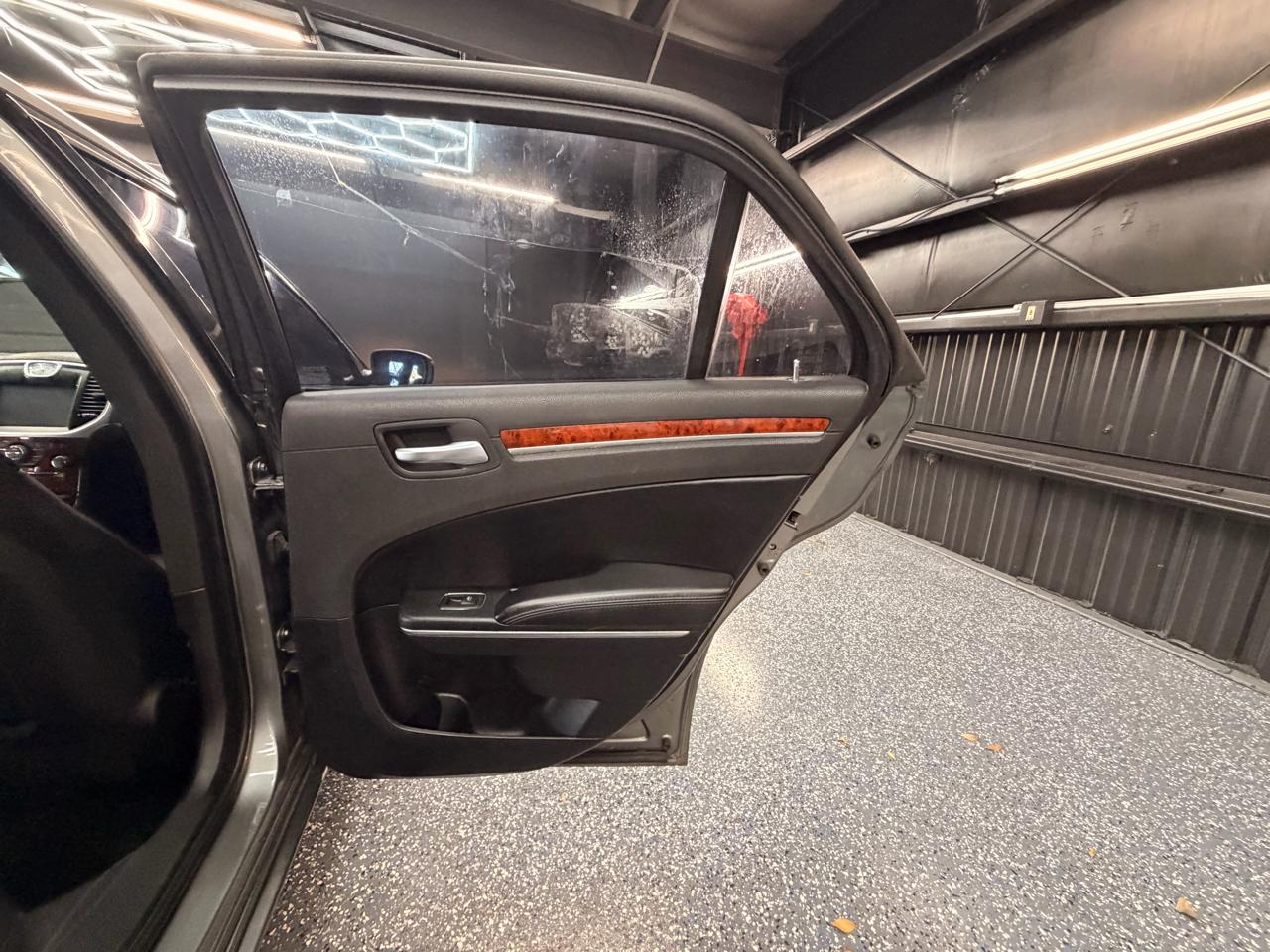 Chrysler 300 Limited RWD 2012